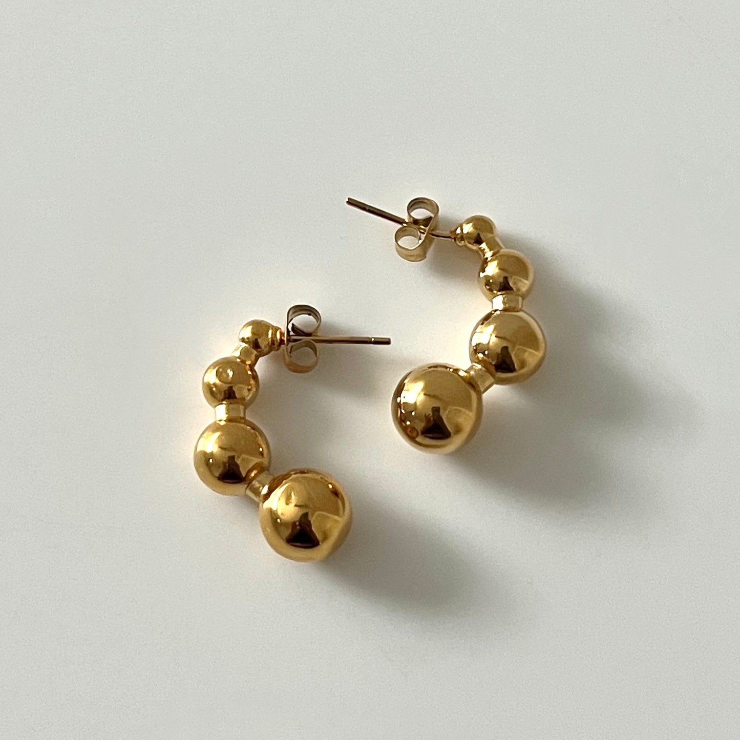 Ayon Studs
