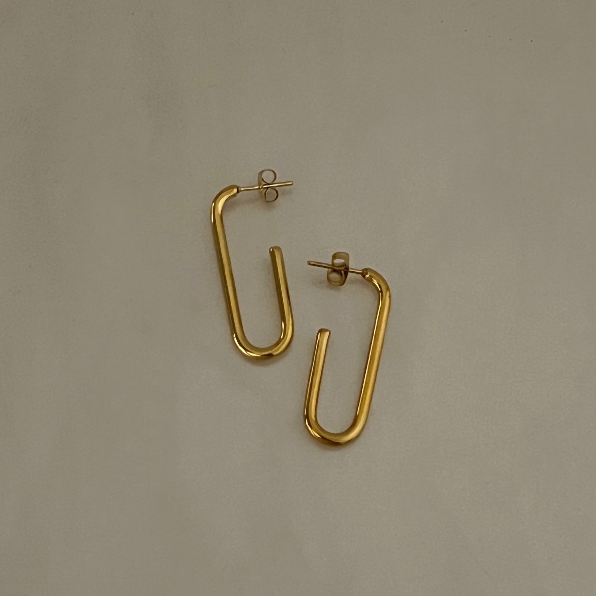 Marcella Hoops
