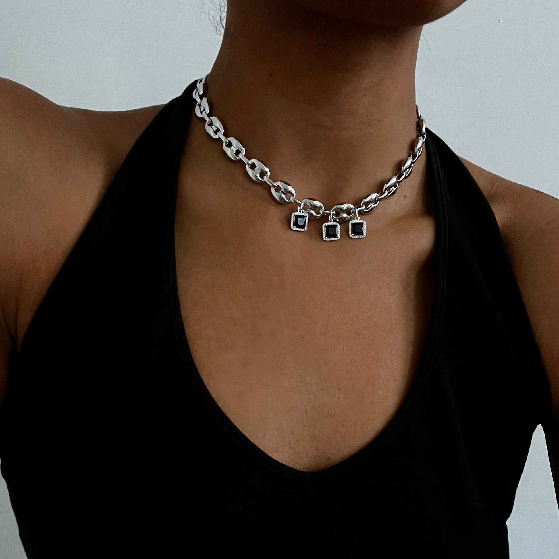 Noir Collar
