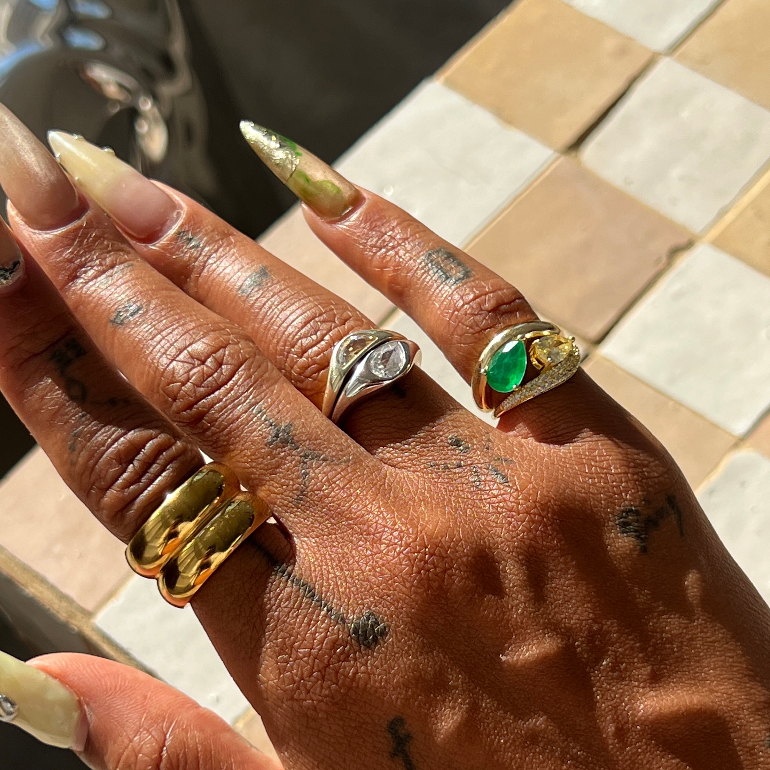 Éra Emerald Pinky