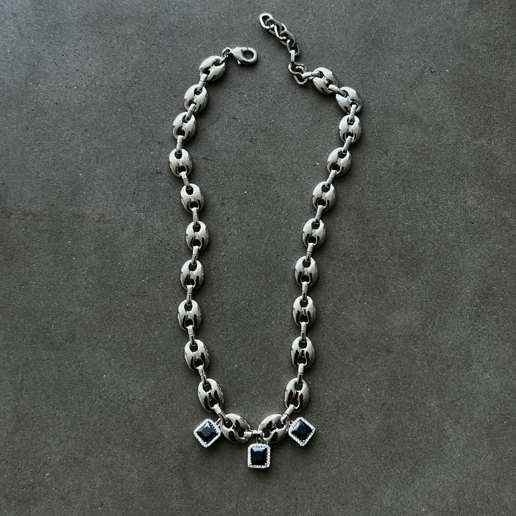 Noir Collar
