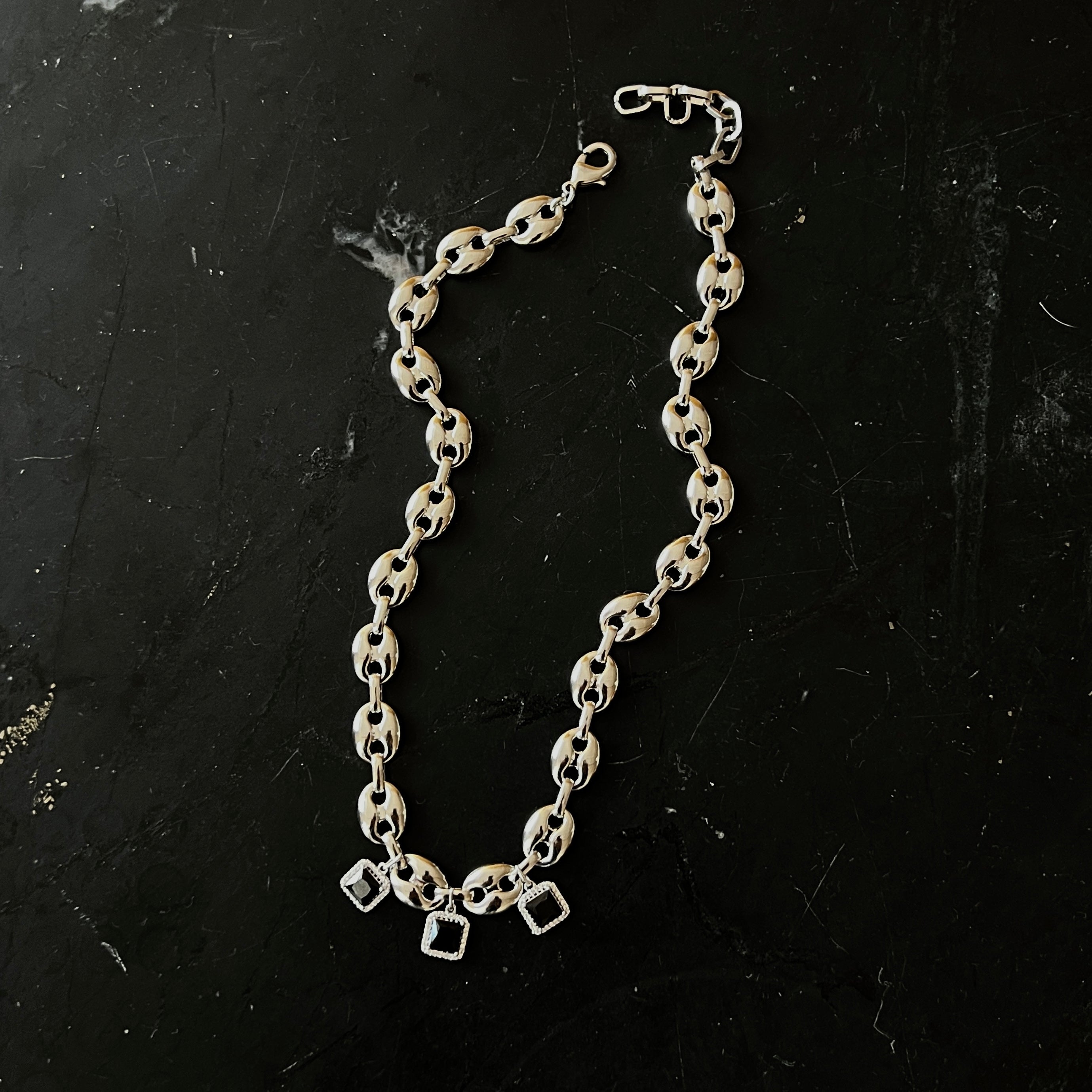 Noir Collar